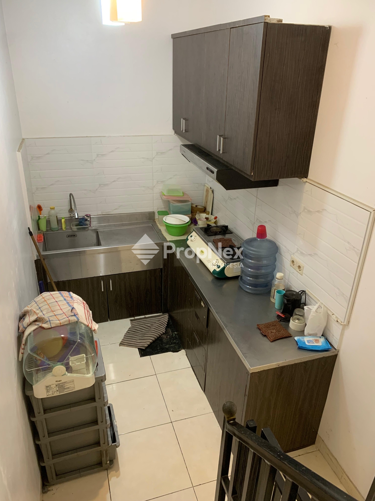 Rumah Cantik 3 Lantai di Harapan Indah, Bekasi — foto 5